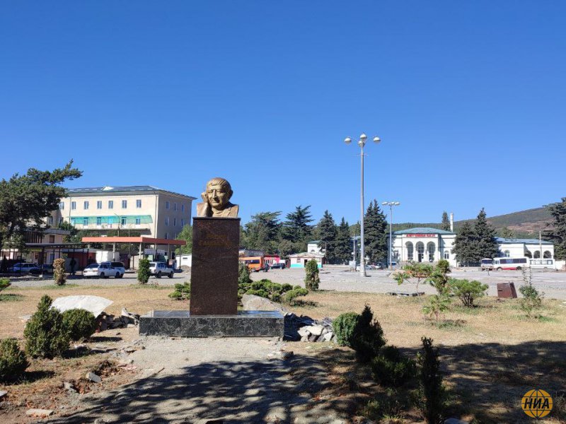 Бюст дагестанского поэта Расула Гамзатова установили в Цхинвале
